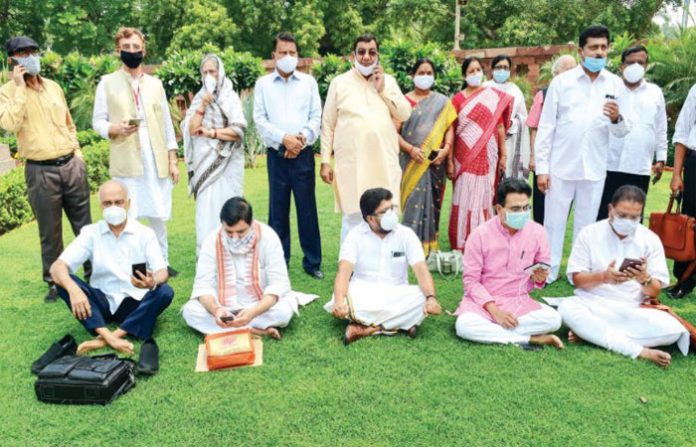 rajyasabha-mp-protest