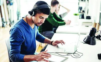 नियम म्हणजे नियम…म्हणून रिप्लाय दिला नाही, कर्मचाऱ्याने दिले सडेतोड उत्तर