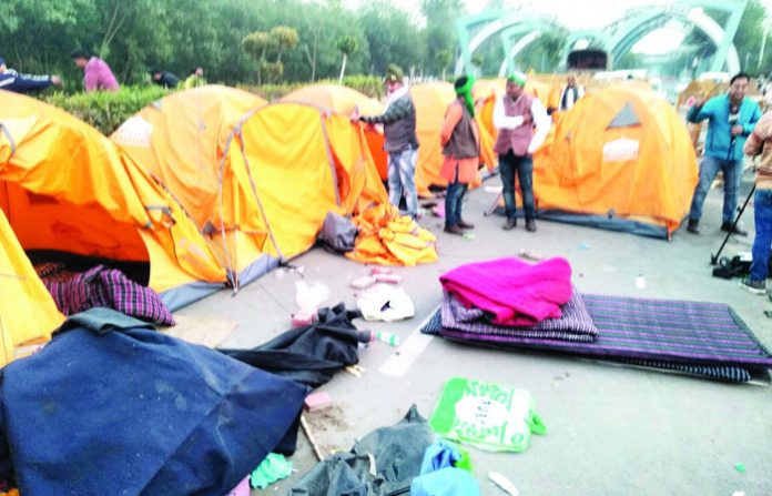Farmers end their protest at Noida border