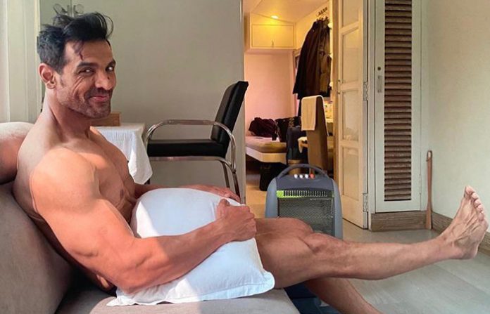 john-abraham-nude-photo
