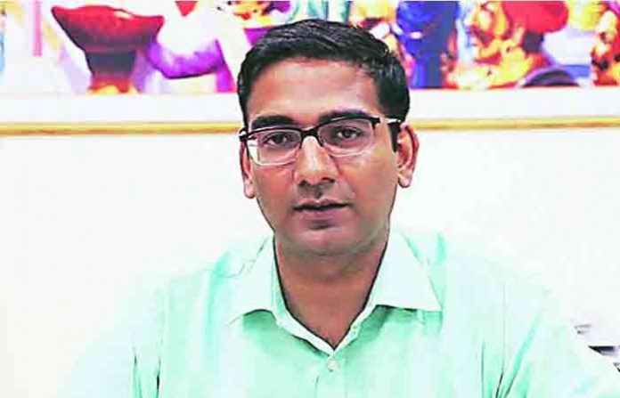jalgaon-collector-abhijit-r
