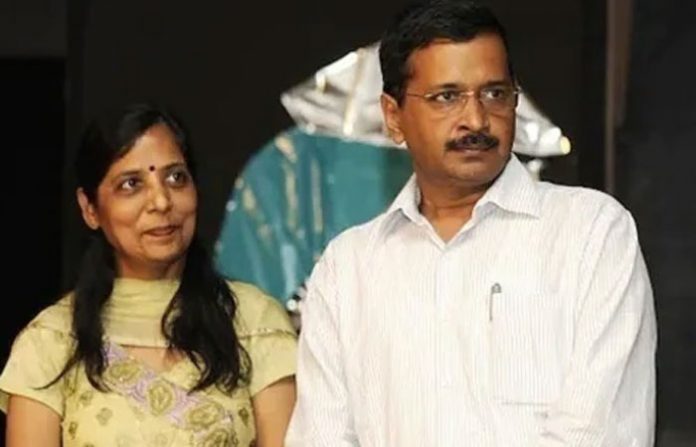 arvind-kejriwal-with-wife