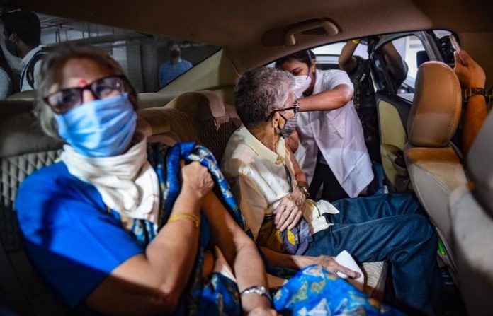 vaccination-in-car-pti-image