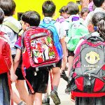 विद्यार्थ्यांच्या पाठीवर महागाईच्या दप्तराचे ओझे!