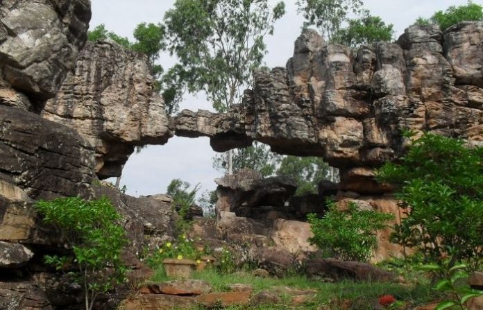 shila-toranam