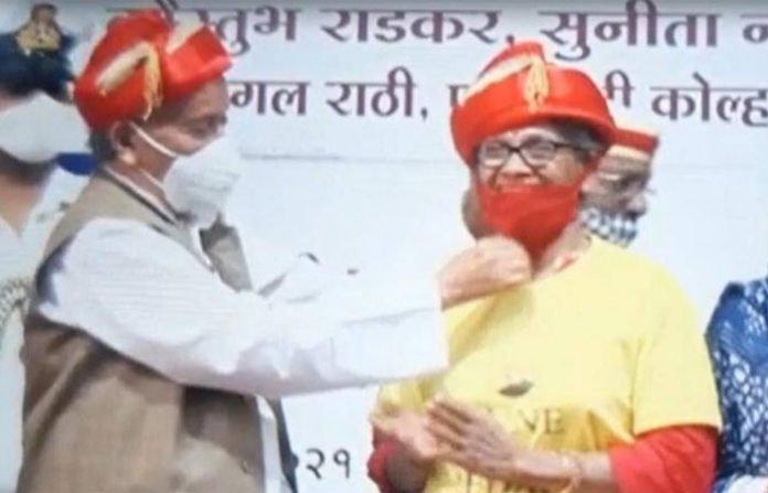 governor-mask-lady