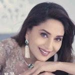 “दिल से… माधुरी” शोसाठी 3 तास उशिरा पोहोचली माधुरी; नेटकऱ्यांनी सुनावलं