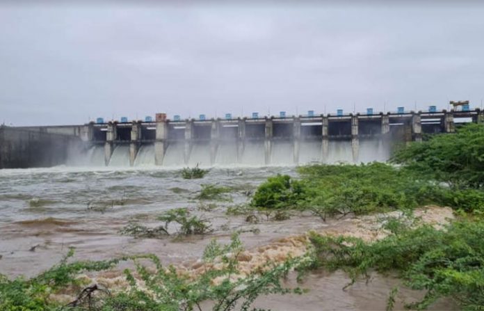 majalgaon-dam-overflow