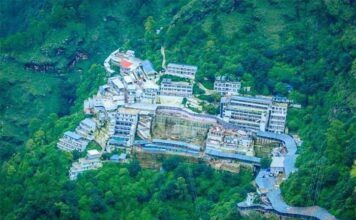 Jammu Kashmir News – मुसळधार पावसामुळे वैष्णो देवी मार्गावर भूस्खलन, बॅटरी कार सेवा स्थगित