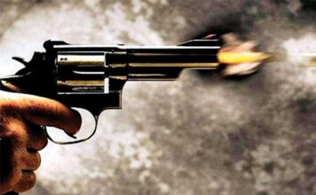 मिंधे गटाच्या जिल्हाप्रमुखाचा जमिनीच्या वादातून गोळीबार; सूस रोडवरील बांधकाम साइटवर मध्यरात्री दहशत