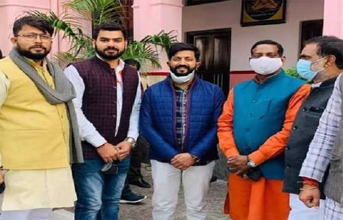 कोरोना पॉझिटिव्ह असलेल्या भाजप आमदाराकडून नियम पायदळी, जत्रेला लावली हजेरी  | Saamana (सामना)