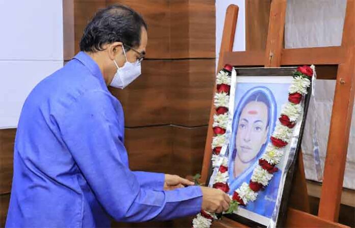 uddhav-thackeray-savitribai uddhav-thackeray-savitribai