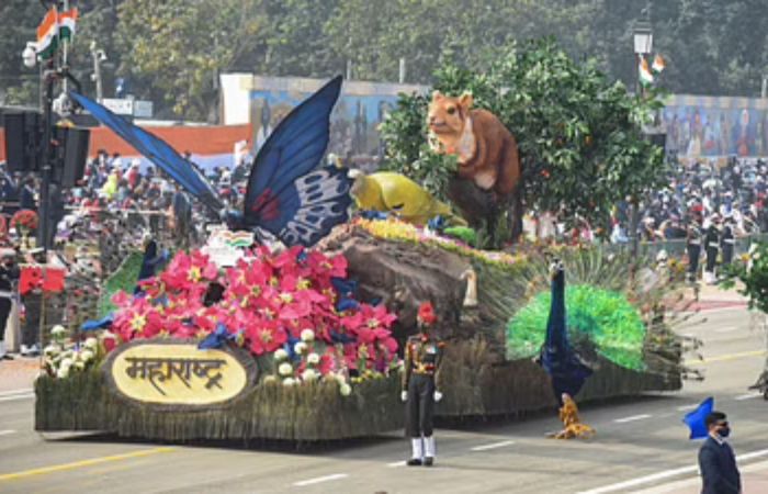 महाराष्ट्राचा चित्ररथ लोकप्रिय | Saamana (सामना)