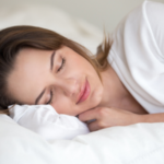 शांत झोप लागण्यासाठी महिन्यातून एकदा हे करायलाच हवं, वाचा