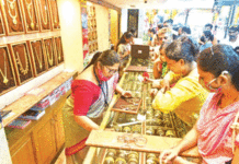 दरवाढीचा धडाका सुरूच… सोन्याच्या किमतीत 29 हजारांची वाढ; चांदीही 1 लाख 32 हजारांनी महागली