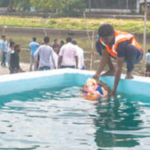 विसर्जन घाटावर गणेशभक्तांची लुटमार, ठाणे पालिकेने नेमलेल्या ठेकेदारांची माणसे करतायत पैशांची मागणी