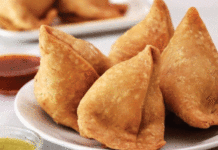 गरम समोसे मागितल्याने वाराणसीत दुकानदाराकडून ग्राहकाला मारहाण; पाच जणांवर गुन्हा दाखल