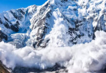 अमेरिकेत बर्फाची दरड कोसळून 8 जणांचा मृत्यू