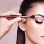 मध्यमवयीन महिलांनी मेकअप करताना या टिप्स समोर ठेवायला हव्यात, वाचा