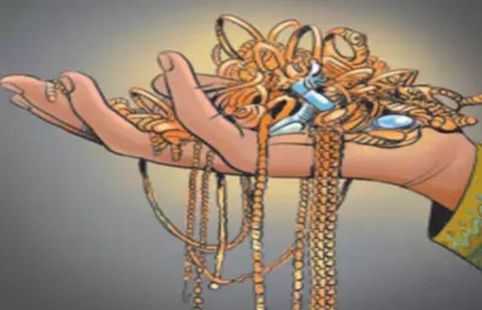 Ratnagiri News – एसटी बसमधून महिलेच्या बॅगेतील अडीच लाखांचे सोन्याचे दागिने लंपास