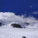 हिमालयाच्या जंगलातील आगीमुळे पर्वतांवरील बर्फ गायब