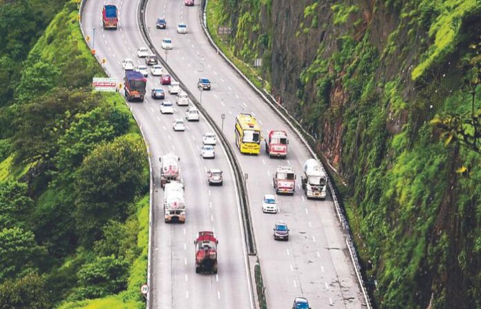 MUMBAI PUNE EXPRESSWAY