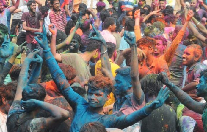 holi(3)