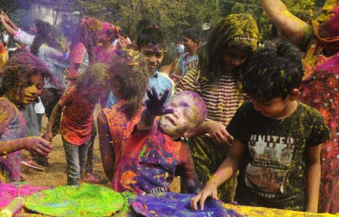 holi(5)