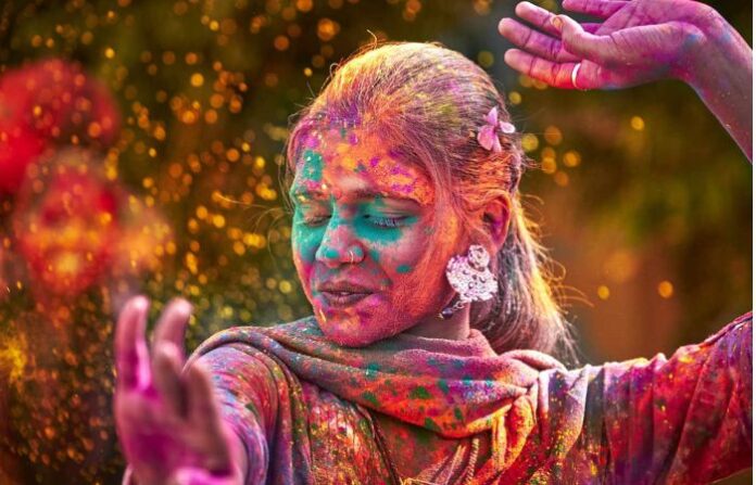 holi9