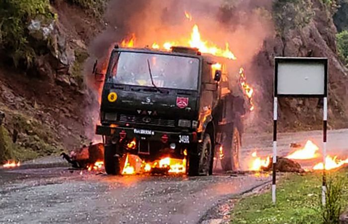 पूंछमध्ये सैनिकांवर भ्याड हल्ला करणाऱ्यांचा शोध घेण्यासाठी मोहीम, 2 हजार कमांडोंचे पथक दहशतवाद्यांच्या मागावर | Saamana (सामना)