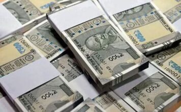 केरळात कारमध्ये सापडले दीड कोटी