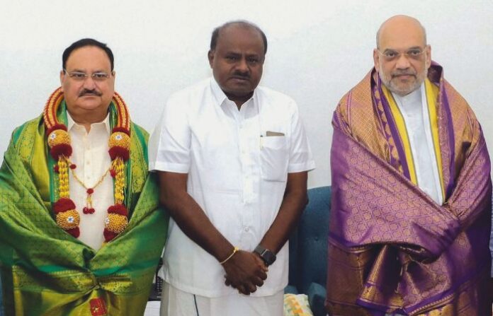 HD Kumarswamy with Amit Shah and JP Nadda