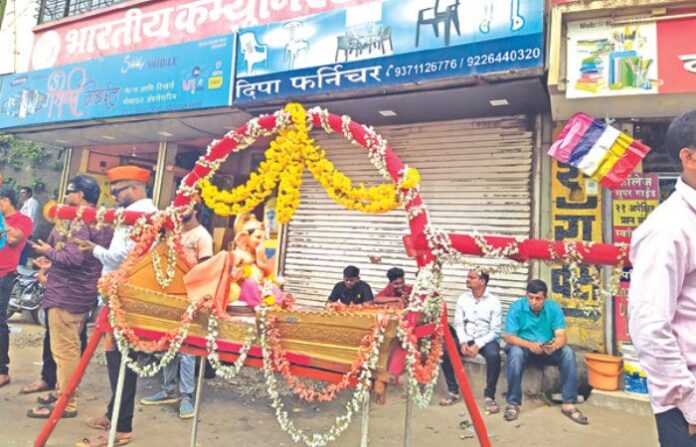 Kolhapur disputed ganpati in shri chowk