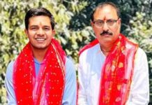 Shreshtha Tiwari (right) with MLA Yogesh Shukla (left)