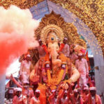 लालबागच्या राजाच्या विसर्जन मिरवणुकीत मोबाईल चोरांचा सुळसुळाट, 100 मोबाईल लंपास