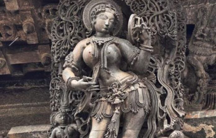 statue