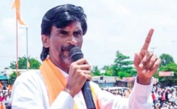 जैन मुनींना फटके खायचे आहेत का? मनोज जरांगेंचा थेट इशारा