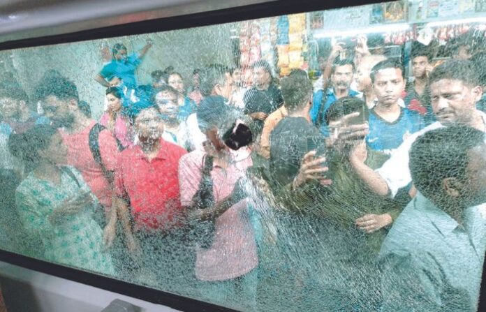 Stone pelting of Virar AC Local