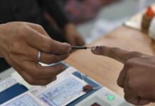 लातूर जिल्ह्यातील नगर परिषद निवडणूकीस खोडा, मतदानाच्या काही तास अगोदर निवडणूक पुढे ढकलण्यात आली vote-election-ink