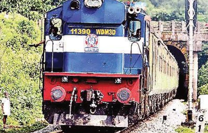 पश्चिम रेल्वेवर लांब पल्ल्याच्या गाड्यांची संख्या वाढणार, वांद्रे टर्मिनसवर अतिरिक्त ‘पीट लाईन्स’च्या कामाला वेग