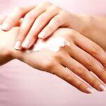 हे करून पहा- हिवाळ्यात कोरडी त्वचा पडल्यास