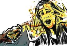 जुन्या वादातून महाविद्यालयीन तरूणीवर भररस्त्यात अॅसिड हल्ला, आरोपी फरार