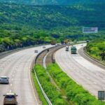 समृद्धी महामार्गावरील अपघातात चालक ठार; 16 जखमी