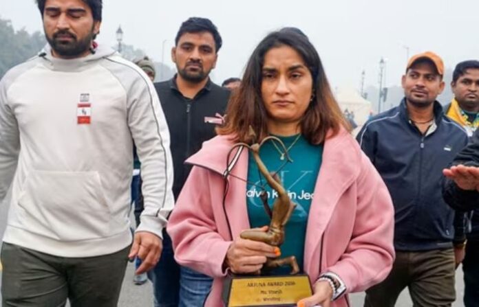 vinesh-award-returned