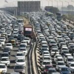 मुंबईत वाहतुकीचे नियम पायदळी, 13 महिन्यांत 65 लाख चालकांवर कारवाई; 526 कोटींचा दंड ठोठावला