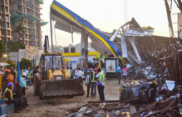 hoarding collapse mumbai