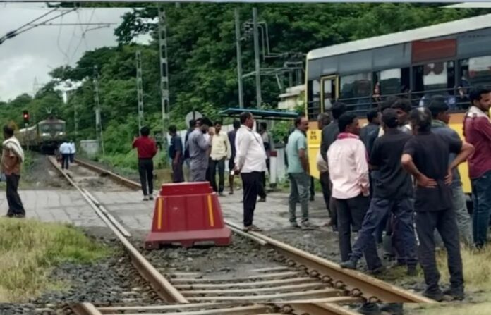 nagpur school bus stuck in track
