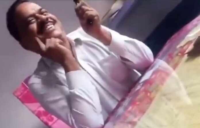 Uttar pradesh manager demands kiss to college teacher