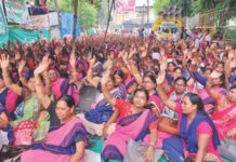 साडेतीन महिन्यांपासून हिस्सा थकवला, अंगणवाडी सेविका आणि मदतनीसांना केंद्राचा ठेंगा; मानधन थांबल्याने दीड लाख कर्मचाऱ्यांची आर्थिक कोंडी