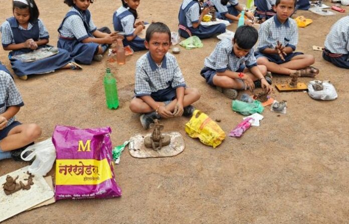 Aalandi school children